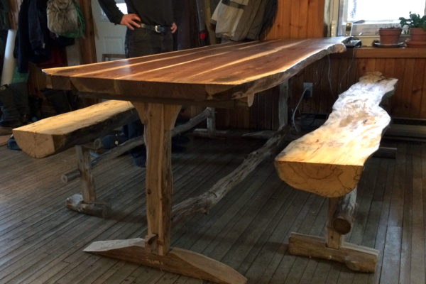 bench_live_edge_table
